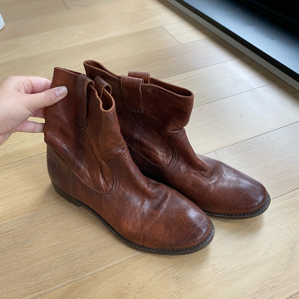 Frye Anna Shortie Boot (brown Frye bootie) cognac